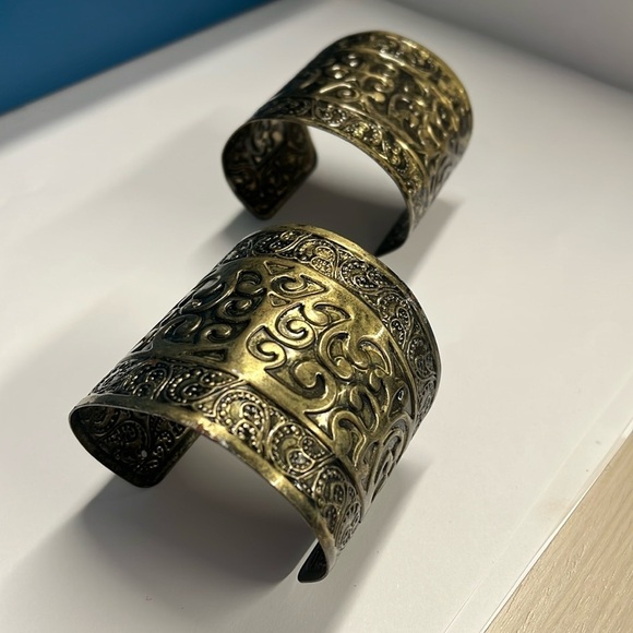 Pair of Bronze Oxidized Metal Bracelet Cuffs - Adjustable Fit - Picture 1 of 9